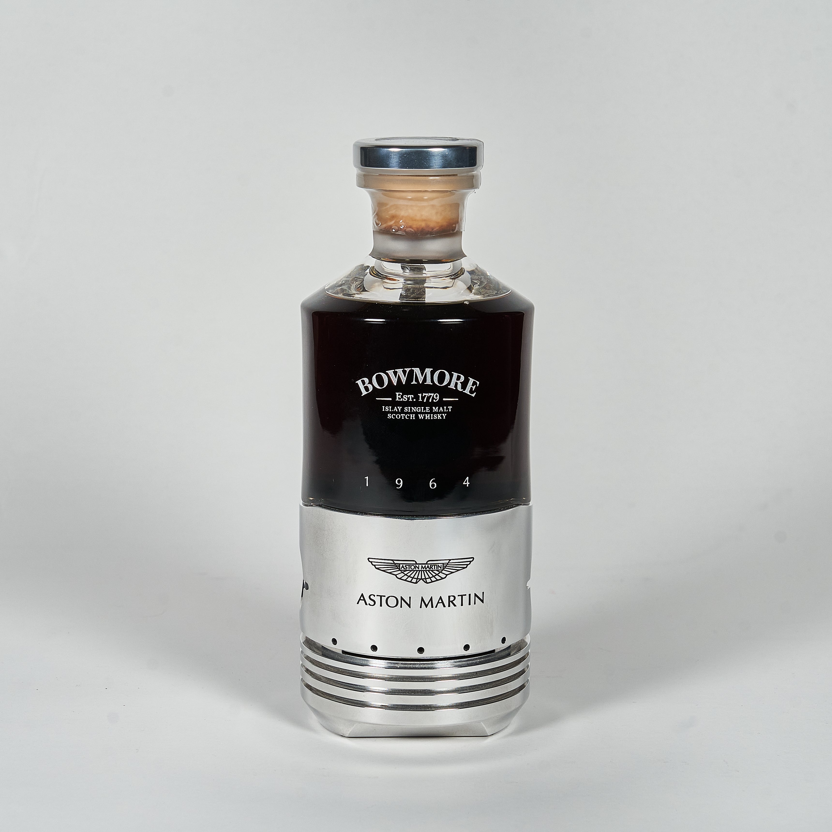 【国内未流通 限定品】BOWMORE ASTON MARTIN 10YEAR⑤ Aston Martin x Bowmore's $175K One-Off Whisky Heads To Sotheby's
