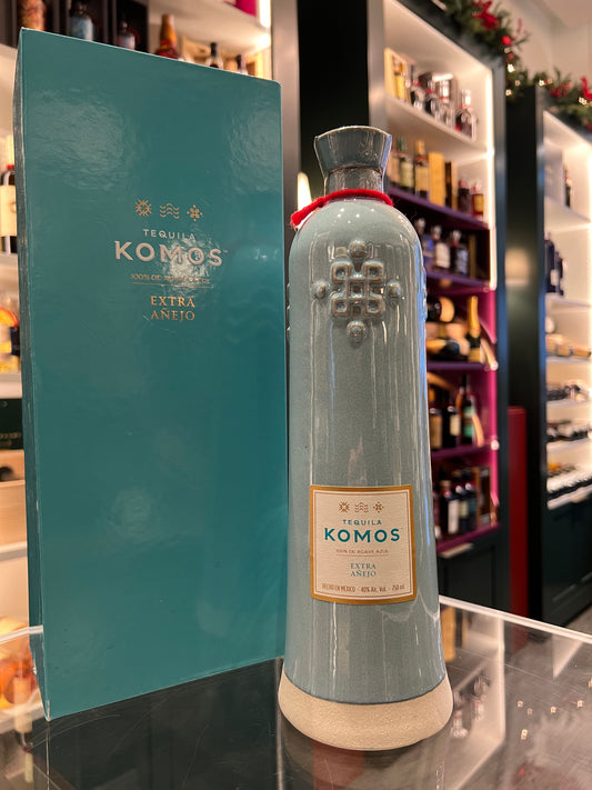 Komos Extra Anejo 750 ml Gift box