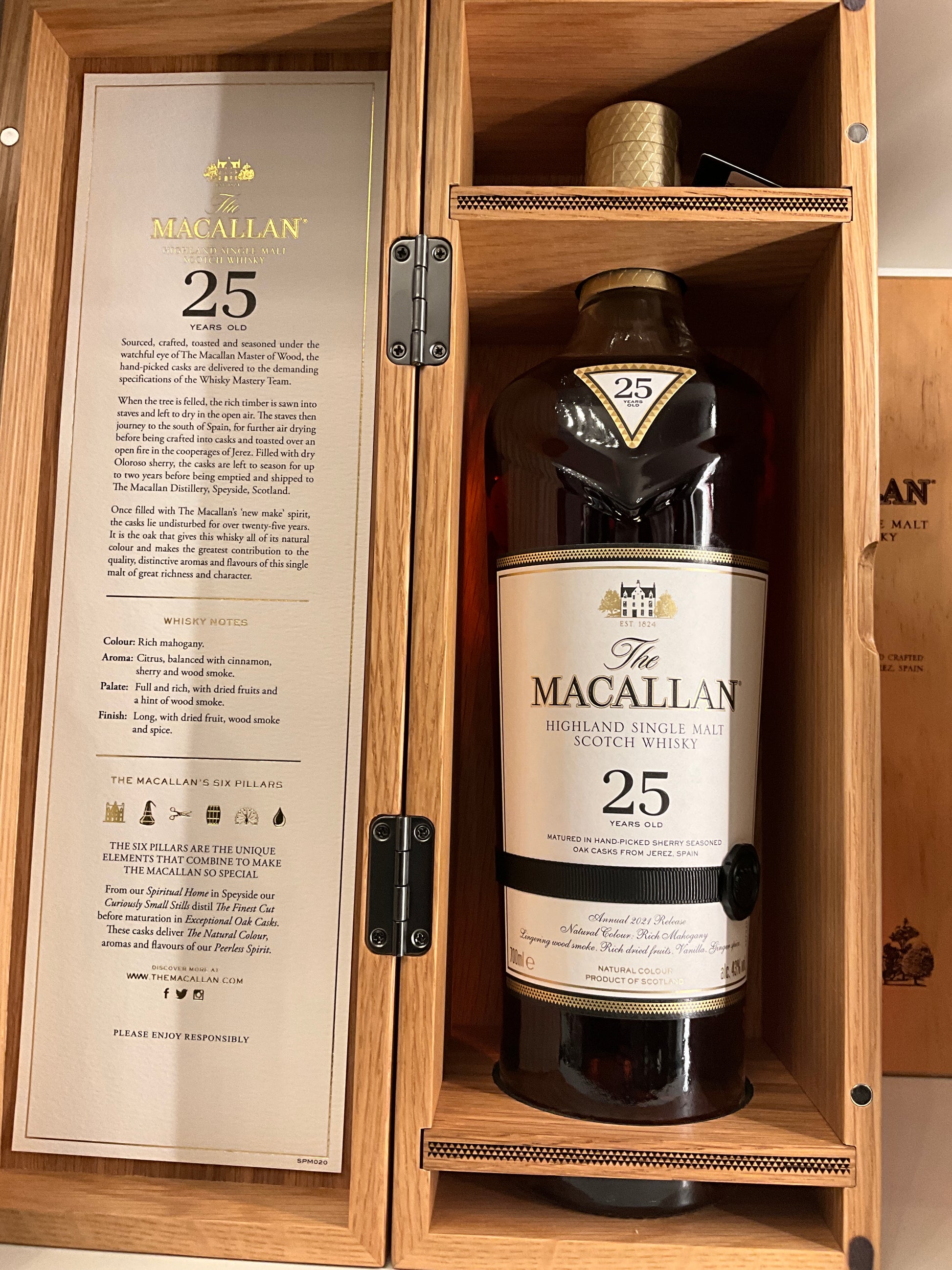 Macallan 25 Year Sherry Oak Single Malt Scotch Whisky Online!